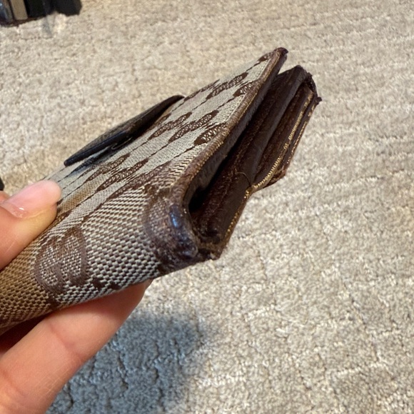 Gucci Brown Monogram Compact Wallet - Picture 4 of 10